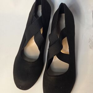 Women’s Black Slip-On Ballet Flats with Elastic Crossover Straps